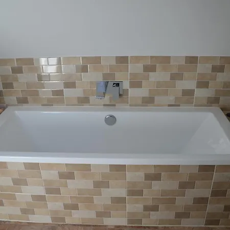 בית נופש Luxury Old Stone Cottage, Beautifully Presented קירקבימורסייד