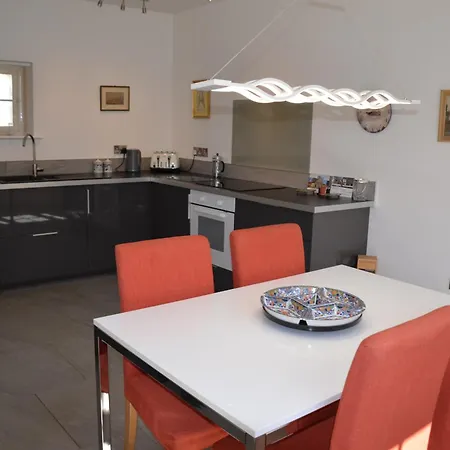 Tatil Evi Luxury Old Stone Cottage, Beautifully Presented